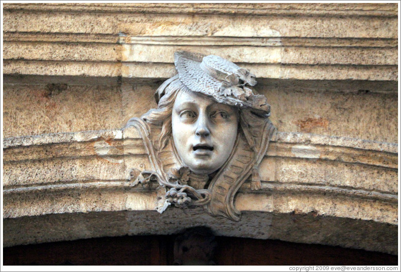 Sculpture of a woman with a hat.  H? d'Ailhaud, Epoque Louis XV, Rue Mignet.   Old town.