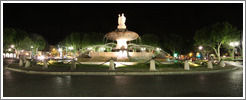 Fontaine de la Rotonde at night.