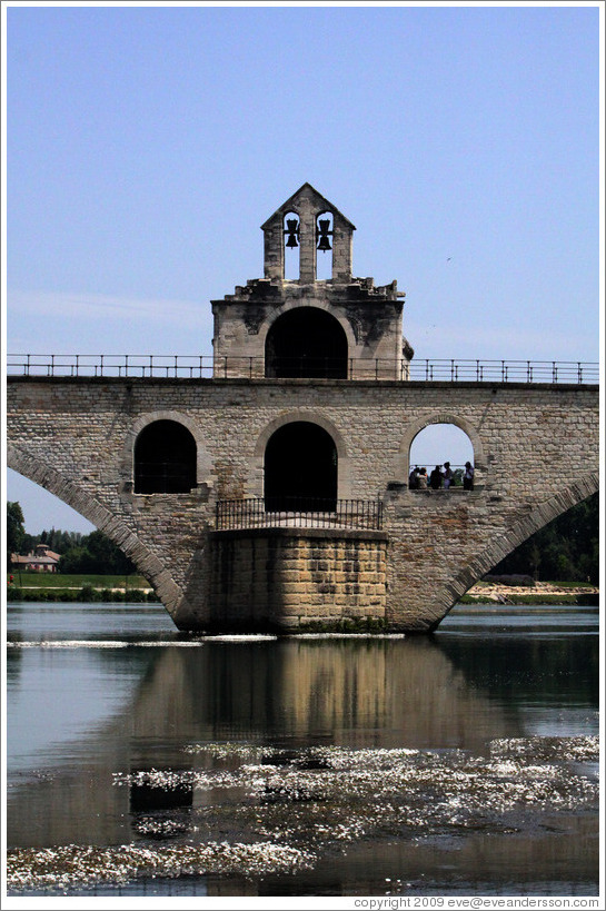 Pont Saint-B?zet, a.k.a. Pont d'Avignon, built between 1171 and 1185.