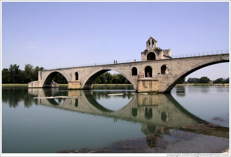 Pont Saint-B?zet, a.k.a. Pont d'Avignon, built between 1171 and 1185.