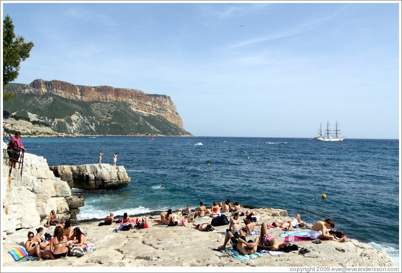 Sunbathers on the calanques.