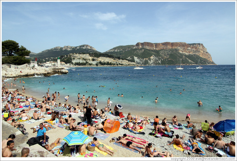 Sunbathers on the calanques.