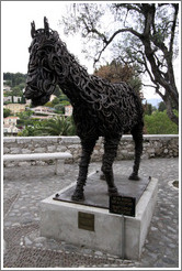 Lucky, a horse sculpture made of horseshoes, by R? Pesce (1993).