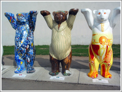 "United Buddy Bears 2003", near the Brandenburg Gate, promoting international understanding and tolerance.