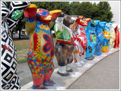 "United Buddy Bears 2003", near the Brandenburg Gate, promoting international understanding and tolerance.