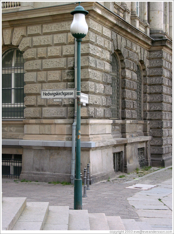 Hedwigskirchgasse.