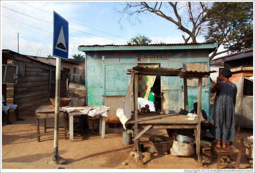 A store called Abotere, and the back of a woman.