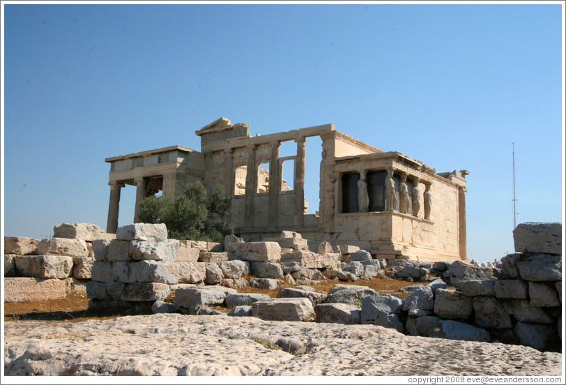 Three adjacent structures: The Erechtheum (&#904;&#961;&#941;&#967;&#952;&#949;&#953;&#959;&#957;), the Pandroseion (&#928;&#945;&#957;&#948;&#961;&#972;&#963;&#949;&#953;&#959;&#957;), and the Old Temple of Athena (&#928;&#945;&#955;&#945;&#953;&#972; &#957;&#945;&#972; &#964;&#951;&#962; &#913;&#952;&#951;&#957;&#940;&#962;) at the Acropolis (&#913;&#954;&#961;&#972;&#960;&#959;&#955;&#951;).