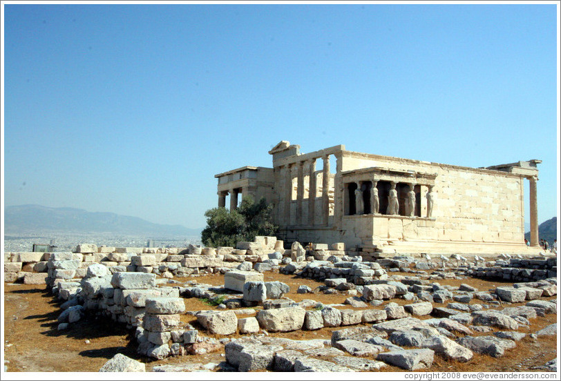 Three adjacent structures: The Erechtheum (&#904;&#961;&#941;&#967;&#952;&#949;&#953;&#959;&#957;), the Pandroseion (&#928;&#945;&#957;&#948;&#961;&#972;&#963;&#949;&#953;&#959;&#957;), and the Old Temple of Athena (&#928;&#945;&#955;&#945;&#953;&#972; &#957;&#945;&#972; &#964;&#951;&#962; &#913;&#952;&#951;&#957;&#940;&#962;) at the Acropolis (&#913;&#954;&#961;&#972;&#960;&#959;&#955;&#951;).