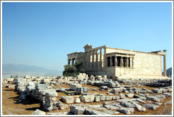 Three adjacent structures: The Erechtheum (&#904;&#961;&#941;&#967;&#952;&#949;&#953;&#959;&#957;), the Pandroseion (&#928;&#945;&#957;&#948;&#961;&#972;&#963;&#949;&#953;&#959;&#957;), and the Old Temple of Athena (&#928;&#945;&#955;&#945;&#953;&#972; &#957;&#945;&#972; &#964;&#951;&#962; &#913;&#952;&#951;&#957;&#940;&#962;) at the Acropolis (&#913;&#954;&#961;&#972;&#960;&#959;&#955;&#951;).