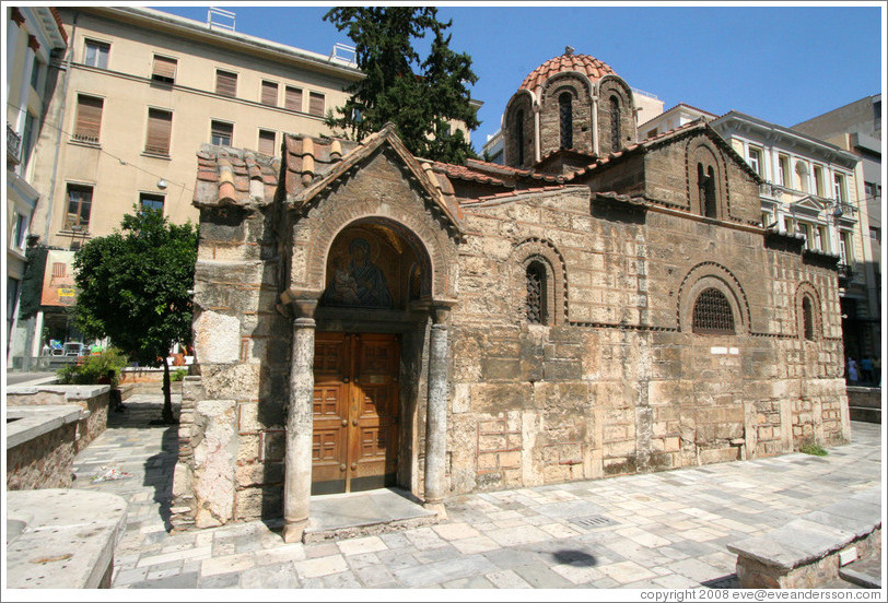 Church of Panaghia Kapnikarea (&#917;&#954;&#954;&#955;&#951;&#963;&#943;&#945; &#964;&#951;&#962; &#928;&#945;&#957;&#945;&#947;&#943;&#945;&#962; &#922;&#945;&#960;&#957;&#953;&#954;&#945;&#961;&#941;&#945;&#962;), one of the oldest churches in Athens.