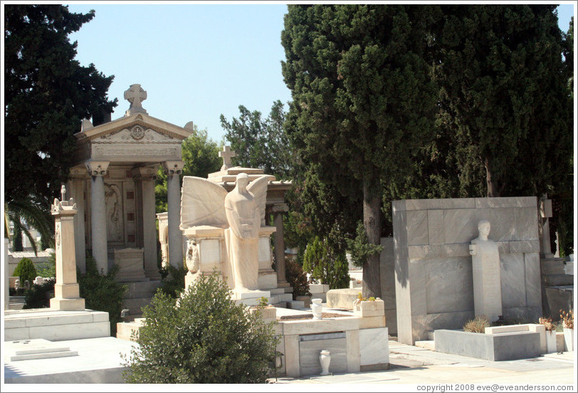 The First Cemetery of Athens (&#928;&#961;&#974;&#964;&#959; &#925;&#949;&#954;&#961;&#959;&#964;&#945;&#966;&#949;&#943;&#959; &#913;&#952;&#951;&#957;&#974;&#957;).