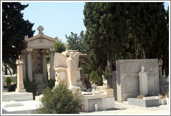 The First Cemetery of Athens (&#928;&#961;&#974;&#964;&#959; &#925;&#949;&#954;&#961;&#959;&#964;&#945;&#966;&#949;&#943;&#959; &#913;&#952;&#951;&#957;&#974;&#957;).