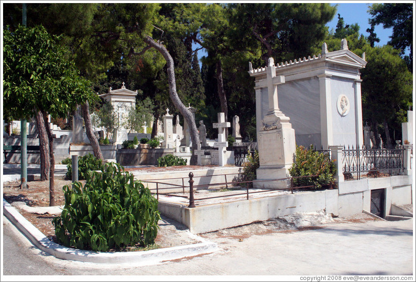 The First Cemetery of Athens (&#928;&#961;&#974;&#964;&#959; &#925;&#949;&#954;&#961;&#959;&#964;&#945;&#966;&#949;&#943;&#959; &#913;&#952;&#951;&#957;&#974;&#957;).