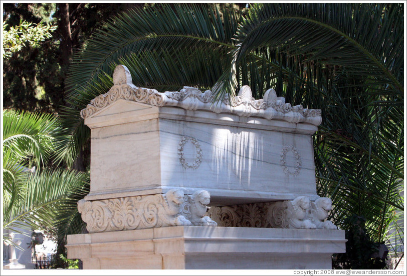 The First Cemetery of Athens (&#928;&#961;&#974;&#964;&#959; &#925;&#949;&#954;&#961;&#959;&#964;&#945;&#966;&#949;&#943;&#959; &#913;&#952;&#951;&#957;&#974;&#957;).