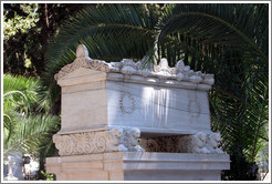 The First Cemetery of Athens (&#928;&#961;&#974;&#964;&#959; &#925;&#949;&#954;&#961;&#959;&#964;&#945;&#966;&#949;&#943;&#959; &#913;&#952;&#951;&#957;&#974;&#957;).