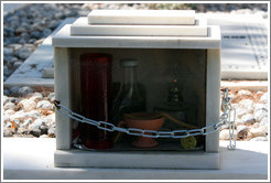 A "locker" containing things to be used when visiting a grave, including a candle and cleaning supplies.  The First Cemetery of Athens (&#928;&#961;&#974;&#964;&#959; &#925;&#949;&#954;&#961;&#959;&#964;&#945;&#966;&#949;&#943;&#959; &#913;&#952;&#951;&#957;&#974;&#957;).