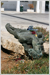 Monument depicting a mother during the German occupation of Greece in the 2nd World War.  The First Cemetery of Athens (&#928;&#961;&#974;&#964;&#959; &#925;&#949;&#954;&#961;&#959;&#964;&#945;&#966;&#949;&#943;&#959; &#913;&#952;&#951;&#957;&#974;&#957;).