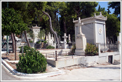 The First Cemetery of Athens (&#928;&#961;&#974;&#964;&#959; &#925;&#949;&#954;&#961;&#959;&#964;&#945;&#966;&#949;&#943;&#959; &#913;&#952;&#951;&#957;&#974;&#957;).