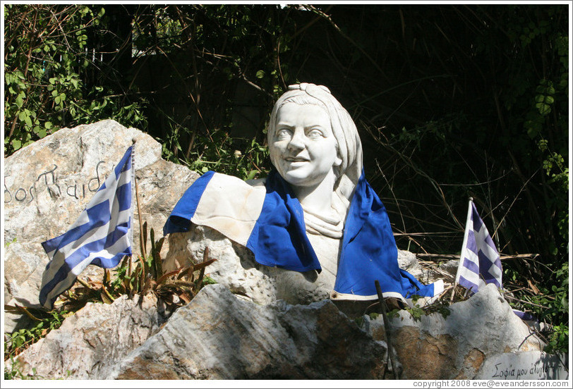 Grave of singer Sofia Vembo (&#931;&#959;&#966;&#943;&#945; &#914;&#941;&#956;&#960;&#959;), the legendary "singer of victory."  The First Cemetery of Athens (&#928;&#961;&#974;&#964;&#959; &#925;&#949;&#954;&#961;&#959;&#964;&#945;&#966;&#949;&#943;&#959; &#913;&#952;&#951;&#957;&#974;&#957;).