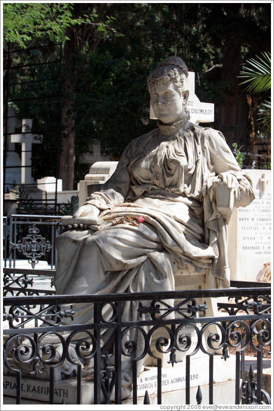 Figure of woman on chair.  The First Cemetery of Athens (&#928;&#961;&#974;&#964;&#959; &#925;&#949;&#954;&#961;&#959;&#964;&#945;&#966;&#949;&#943;&#959; &#913;&#952;&#951;&#957;&#974;&#957;).