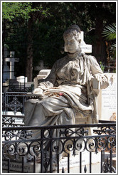 Figure of woman on chair.  The First Cemetery of Athens (&#928;&#961;&#974;&#964;&#959; &#925;&#949;&#954;&#961;&#959;&#964;&#945;&#966;&#949;&#943;&#959; &#913;&#952;&#951;&#957;&#974;&#957;).