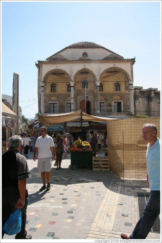 Monastiraki (&#924;&#959;&#957;&#945;&#963;&#964;&#951;&#961;&#940;&#954;&#953;) Square.