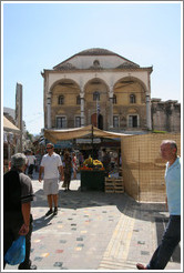 Monastiraki (&#924;&#959;&#957;&#945;&#963;&#964;&#951;&#961;&#940;&#954;&#953;) Square.