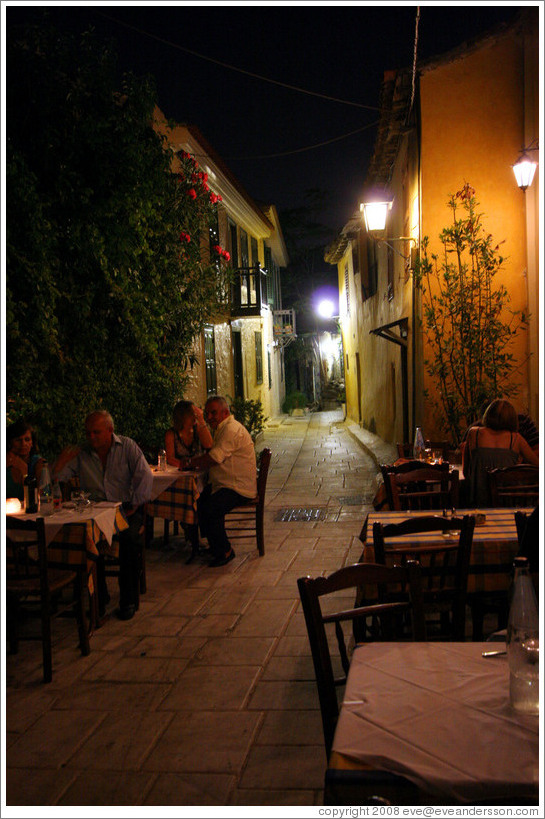 Plaka (&#928;&#955;&#940;&#954;&#945;), an old neighborhood in Athens, at night.