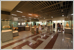 Archaeological display at the Syntagma (&#931;&#973;&#957;&#964;&#945;&#947;&#956;&#945;) metro station.