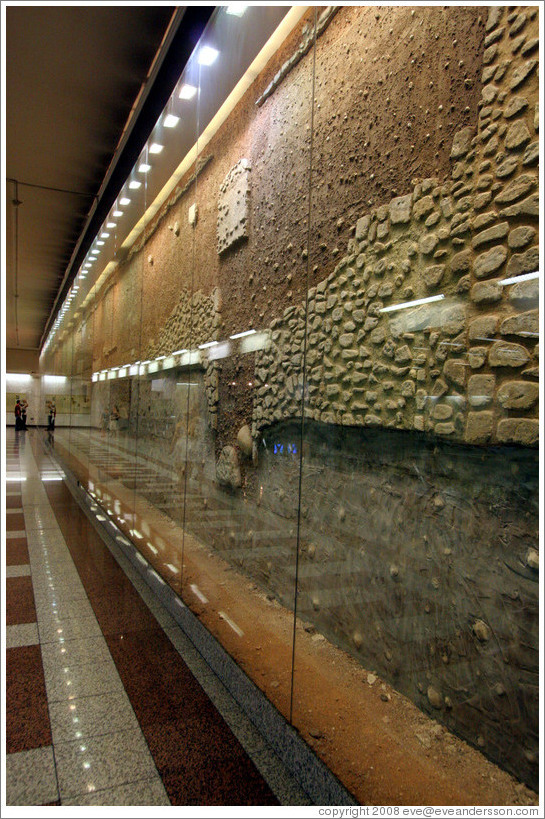 Archaeological display at the Syntagma (&#931;&#973;&#957;&#964;&#945;&#947;&#956;&#945;) metro station.