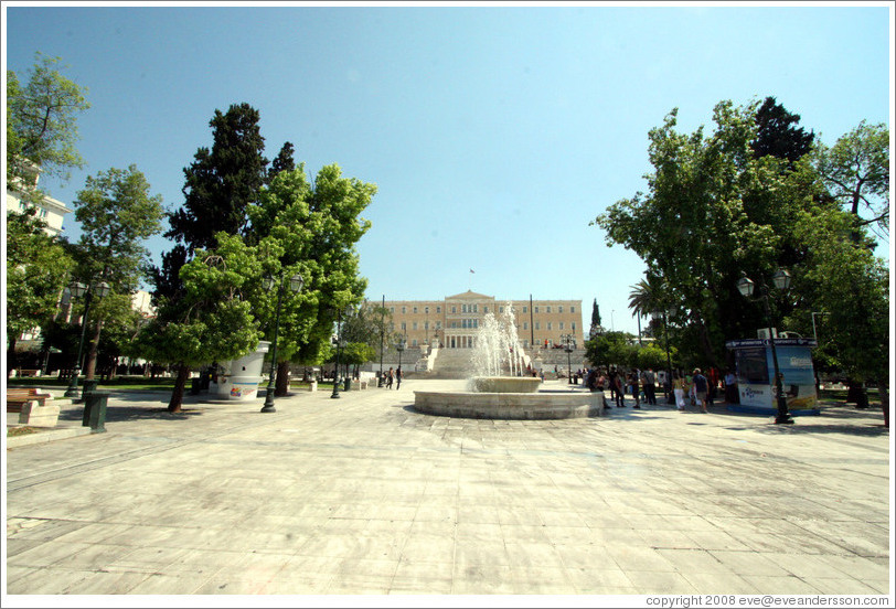 Syntagma (&#931;&#973;&#957;&#964;&#945;&#947;&#956;&#945;) Square, with the Greek Parliament in the background.