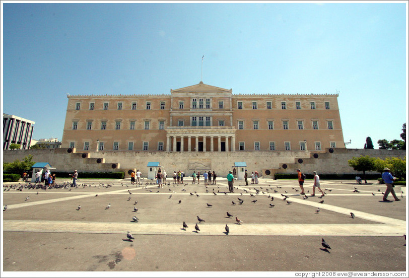 Greek parliament building at Syntagma (&#931;&#973;&#957;&#964;&#945;&#947;&#956;&#945;) Square.