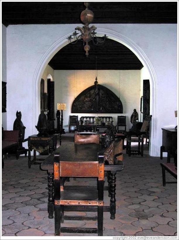 Dining room at Casa Popenoe.