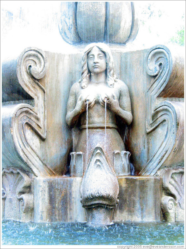 Parque Central.  Fountain detail.
