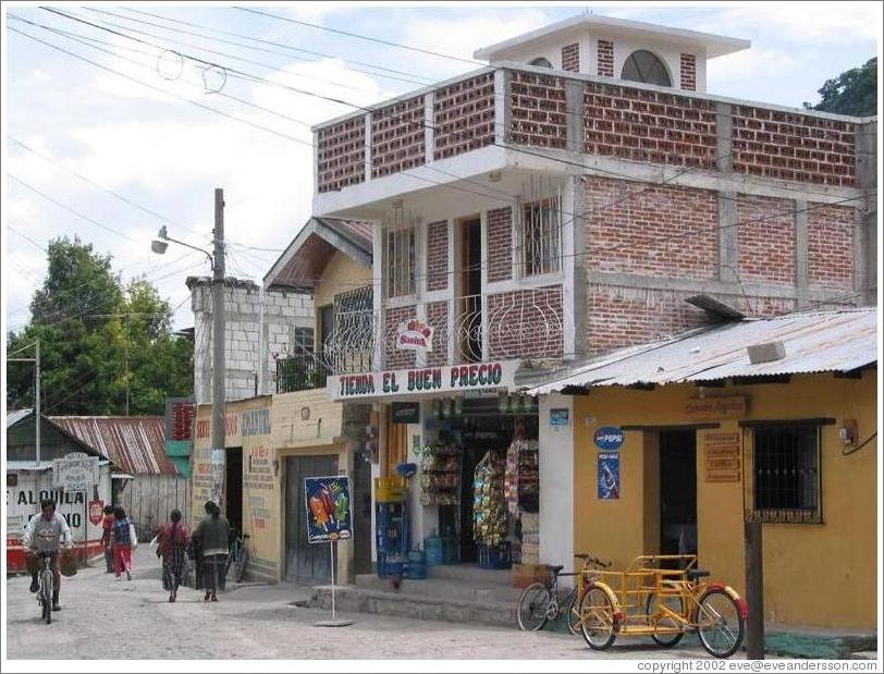 Tienda el Buen Precio ("Good Price Store"), Panajachel.