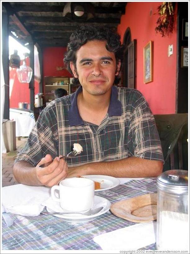 Juanga eating at Casa d'Acu&ntilde;a.