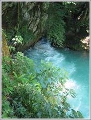 River exiting the Lanqu&iacute;n caves.