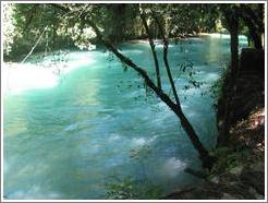 River exiting the Lanqu&iacute;n caves.