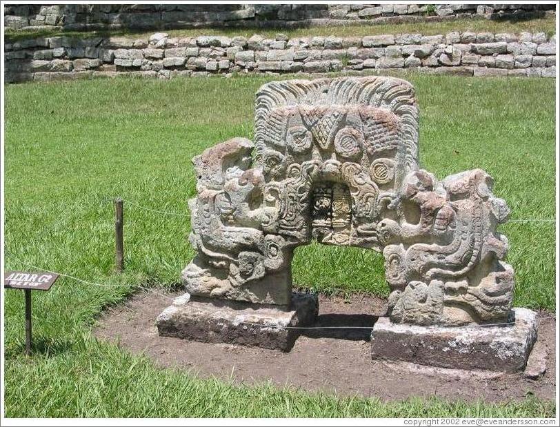 Altar G2.  Gran Plaza.
