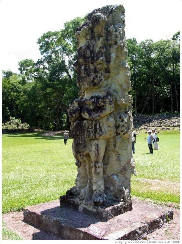 Estela 4.  Gran Plaza.