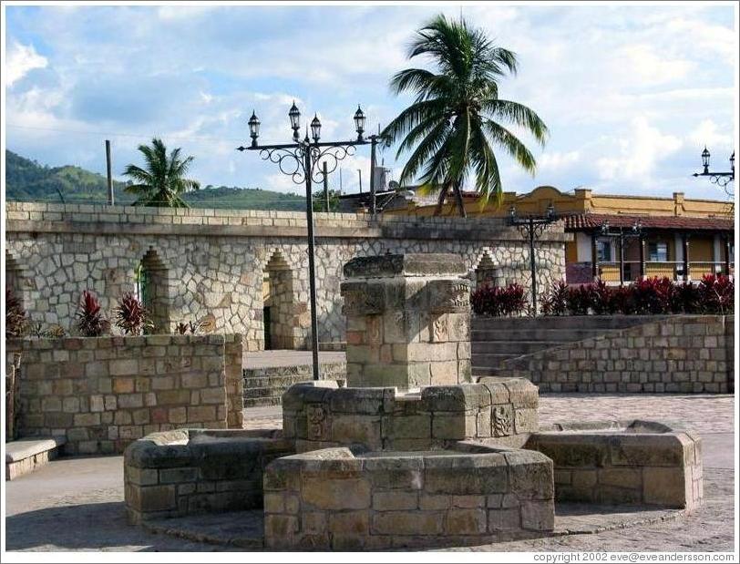Parque Central.  Fountain.