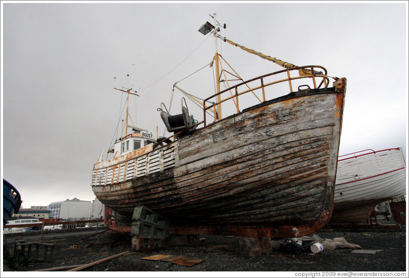 Wooden boat. (Photo ID 13539-reykjavi)