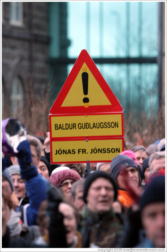 Reykjavik protest.  The sign depicts a yield symbol with the names Baldur Gu?gsson (Permanent Secretary of the Ministry of Finance) and J? Fr. J?on (Director General of the Financial Supervisory Authority, who was fired).