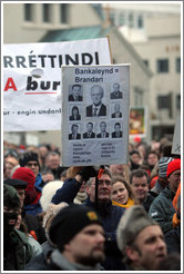 Reykjavik protest. The sign says "Bankaleynd = Brandari; ?tta er stj?Kaup?ings sem strika?fir; skuldir upp ?3 milljar?r? ("Bank Secrecy = A joke; This is the board of Kaupthing which erased debts amounting to 53 billion kronur").
