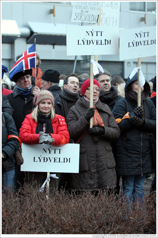 Reykjavik protest.  The signs say "N?tt l??di" ("New republic").