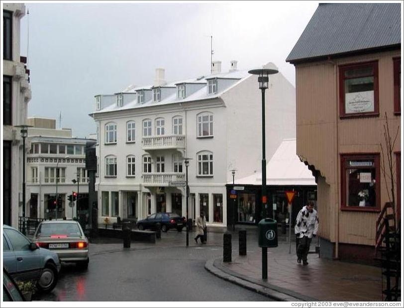 The intersection of Sk&oacute;lav&ouml;r&eth;ust&iacute;gur and Laugavegur in old town Reykjavik.