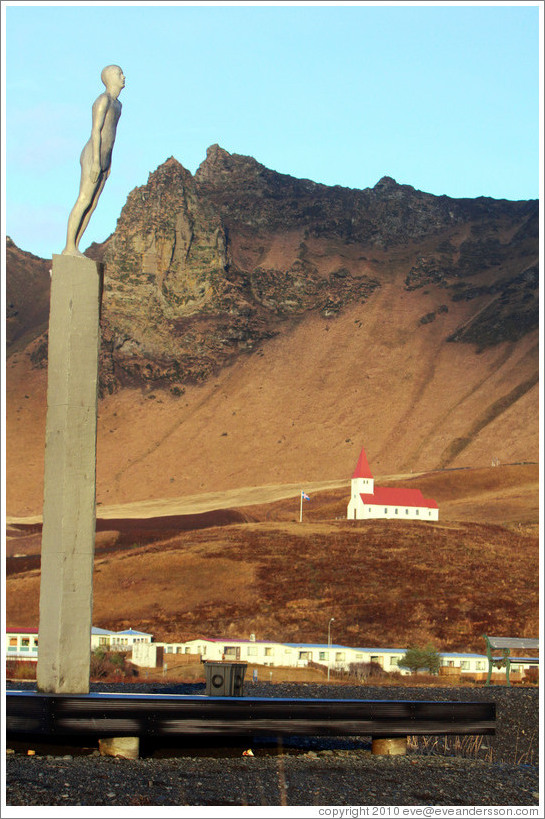 F?r (Voyage), a sculpture by Steinunn ?rarinsd?r (2006), with Vikurkirkja (Church of Vik) visible behind it.