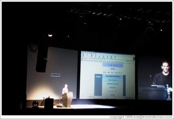 Philip showing the ArsDigita Layercake at Andersen Consulting conference.
