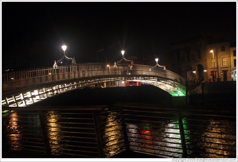 The Ha'penny Bridge over the River Liffey at night.